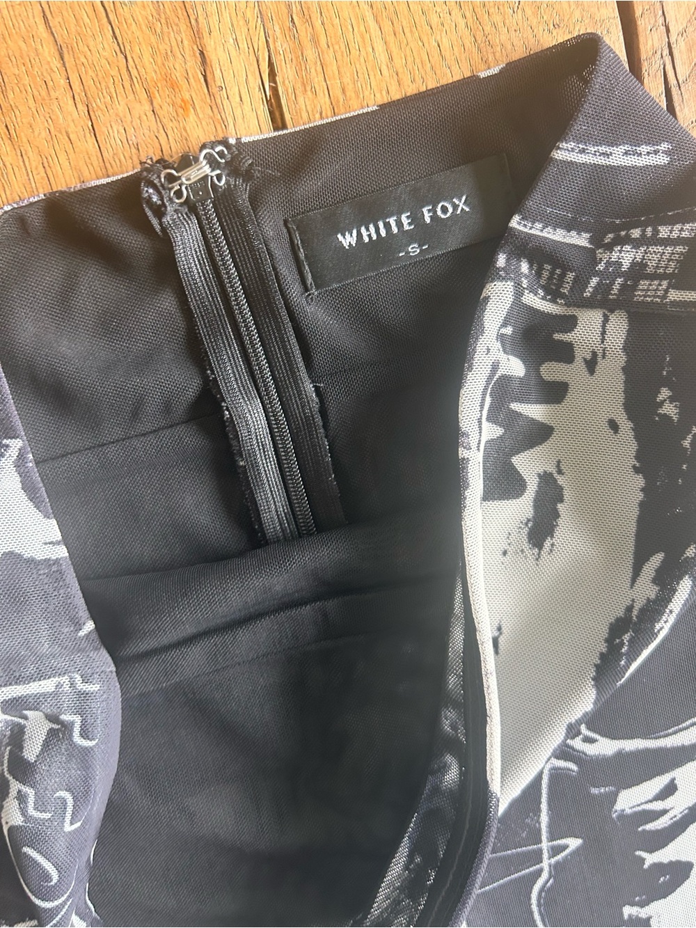 White Fox Boutique Black & White Abstract Strapless Midi Dress - Picture 5 of 8